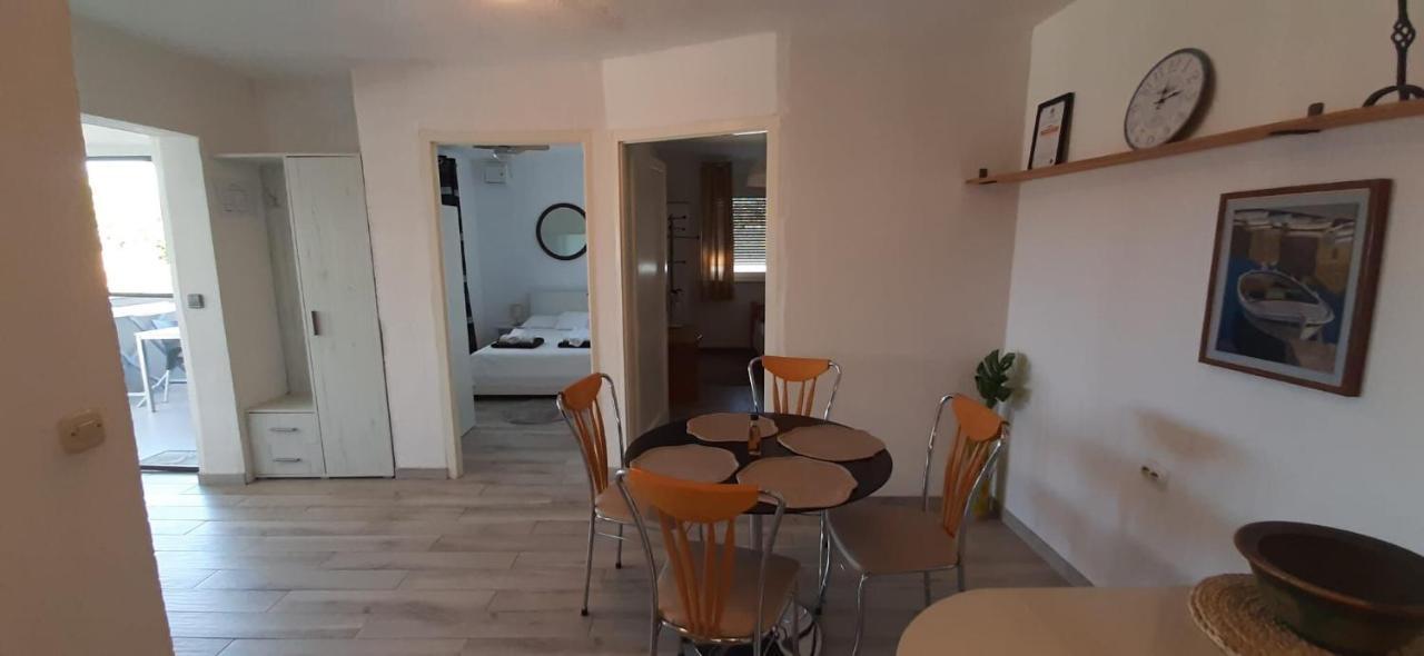 Apartment Mezaroca Rogoznica  Buitenkant foto